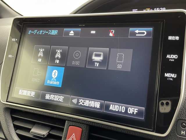 トヨタ ノア Si ダブルバイビー 千葉県 2018(平30)年 4.2万km ホワイトパールクリスタルシャイン セーフティセンス/・プリクラッシュセーフティ/・レーンディパーチャーアラート/・オートマチックハイビーム/・先行車発進告知機能/純正10インチメモリーナビ/・フルセグTV/・Bluetooth接続/・CD/DVD再生機能/フリップダウンモニター/ハーフレザーシート/両側パワースライドドア/ビルトインETC/LEDヘッドライト/スマートキー