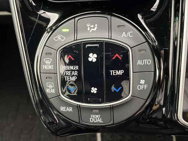 トヨタ ノア Si ダブルバイビー 千葉県 2018(平30)年 4.2万km ホワイトパールクリスタルシャイン セーフティセンス/・プリクラッシュセーフティ/・レーンディパーチャーアラート/・オートマチックハイビーム/・先行車発進告知機能/純正10インチメモリーナビ/・フルセグTV/・Bluetooth接続/・CD/DVD再生機能/フリップダウンモニター/ハーフレザーシート/両側パワースライドドア/ビルトインETC/LEDヘッドライト/スマートキー