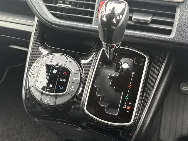 トヨタ エスクァイア Gi プレミアムパッケージ ブラックテーラード 徳島県 2019(令1)年 4.2万km スパークリングブラックパールクリスタルシャイン 純正10インチナビ　NSZN-Z68T/AM/FM/Bluetooth/DISC/USB/TV/SD/HDMI/両側電動スライドドア/バックカメラ/ハーフレザーシート/ハンドルヒーター/ETC2.0/前後ドライブレコーダー/シートヒーター/純正15インチアルミホイール/LEDヘッドライト/フォグライト/オートライト/アイドリングストップ/スマートキー/純正フロアマット/レーンキープアシスト/プッシュスタート