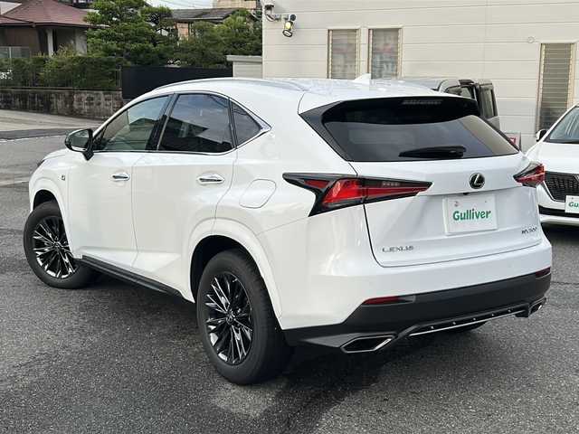 レクサス ＮＸ 300 クール&ブライト 愛知県 2020(令2)年 3.3万km ホワイトノーヴァガラスフレーク /禁煙車/ワンオーナー//メーカーナビ・フルセグTV//パノラミックビューカメラ//ビルトインETC2.0//前後ドライブレコーダー//サンルーフ//黒ハーフレザーシート//前席パワーシート//電動格納ウィンカーミラー//レクサスセーフティシステム//PCS/LTA/AHS/RSA/PKSA//パーキングサポートブレーキ//クリアランスソナー//レーダークルーズコントロール//ステアリングヒーター//パワーバックドア//ステアリングスイッチ//純正１８インチアルミ//純正フロアマット//新車保証書/取扱説明書//スペアキー