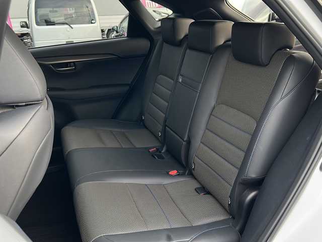 レクサス ＮＸ 300 クール&ブライト 愛知県 2020(令2)年 3.3万km ホワイトノーヴァガラスフレーク /禁煙車/ワンオーナー//メーカーナビ・フルセグTV//パノラミックビューカメラ//ビルトインETC2.0//前後ドライブレコーダー//サンルーフ//黒ハーフレザーシート//前席パワーシート//電動格納ウィンカーミラー//レクサスセーフティシステム//PCS/LTA/AHS/RSA/PKSA//パーキングサポートブレーキ//クリアランスソナー//レーダークルーズコントロール//ステアリングヒーター//パワーバックドア//ステアリングスイッチ//純正１８インチアルミ//純正フロアマット//新車保証書/取扱説明書//スペアキー