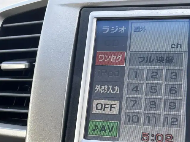 ホンダ フリード ハイブリット ジャストセレクション 埼玉県 2012(平24)年 9.4万km ポリッシュドメタルメタリック (株)IDOMが運営する【じしゃロン川越店】の自社ローン専用車両になります。/こちらは現金またはオートローンご利用時の価格です。/自社ローンご希望の方は別途その旨お申付け下さい/ナビ/（AM/FM/CD/DVD)　/両側パワースライドドア　/フルセグTV/クルーズコントロール　/ハーフレザーシート　/オートライト　/ＨＩＤヘッドライト　/スマートキー　/電動格納ミラー