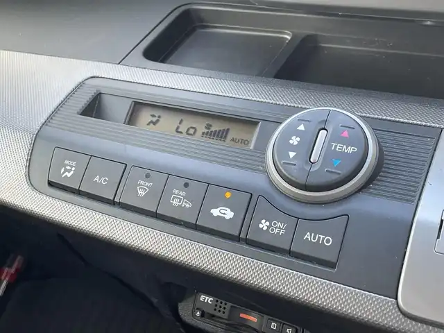 ホンダ フリード ハイブリット ジャストセレクション 埼玉県 2012(平24)年 9.4万km ポリッシュドメタルメタリック (株)IDOMが運営する【じしゃロン川越店】の自社ローン専用車両になります。/こちらは現金またはオートローンご利用時の価格です。/自社ローンご希望の方は別途その旨お申付け下さい/ナビ/（AM/FM/CD/DVD)　/両側パワースライドドア　/フルセグTV/クルーズコントロール　/ハーフレザーシート　/オートライト　/ＨＩＤヘッドライト　/スマートキー　/電動格納ミラー