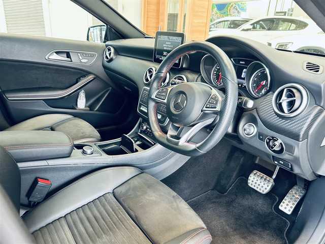 メルセデス・ベンツ Ａ１８０ AMG スタイル 大阪府 2018(平30)年 4.2万km コスモスブラック サンルーフ/レーダーセーフティ/ハーフレザー/メモリ付きパワーシート/シートヒーター/純正ナビ/TV/バックカメラ/applecarplay/ACC/ブラインドスポット/純正18インチAW/LEDヘッドライト/クリアランスソナー