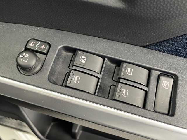 トヨタ ルーミー カスタムG 千葉県 2020(令2)年 2.1万km パールホワイトⅢ スマートアシスト/　・衝突回避・軽減ブレーキ機能/　・オートハイビーム/　・誤発進抑制機能/　・車線逸脱警報/　・先行車発進お知らせ機能  /レーダークルーズコントロール/コーナーセンサー /両側パワースライドド/パノラミックビューモニター/純正9インチメモリナビ/　CD/DVD/BT/フルセグTV/ビルトインETC2.0/前席シートヒーター/電子パーキング/オートホールド/革巻きステアリング/ステアリングスイッチ/フロアマット/純正14インチアルミホイール/LEDヘッドライト