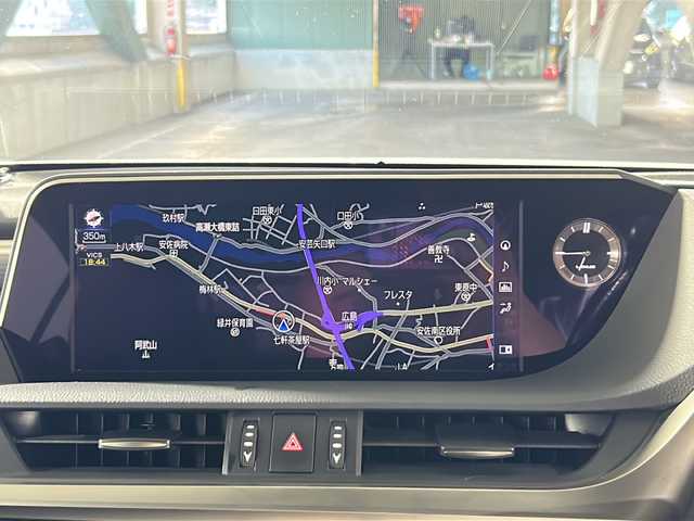 レクサス ＥＳ 300h Fスポーツ 広島県 2020(令2)年 9.4万km ホワイトノーヴァガラスフレーク サンルーフ/12.3型純正ナビ/CD/DVD/Blu-ray/DTV/Bluetooth/USB/バックカメラ/ビルトインETC2.0/前後ドライブレコーダー/LEDヘッドライト/オートライト/オートハイビーム/レーダークルーズコントロール/衝突軽減ブレーキ/レーンキープアシスト/ブラインドスポットモニター/コーナーセンサー/カーテンエアバック/ブラックレザーシート/前席パワーシート/前席シートヒーター/前席エアシート/メモリーシート/ハンドルヒーター/ワイヤレス充電/パドルシフト/AC100V1500W/純正19インチアルミホイール/純正フロアマット