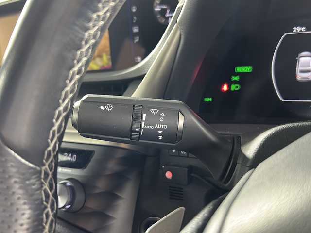 レクサス ＥＳ 300h Fスポーツ 広島県 2020(令2)年 9.4万km ホワイトノーヴァガラスフレーク サンルーフ/12.3型純正ナビ/CD/DVD/Blu-ray/DTV/Bluetooth/USB/バックカメラ/ビルトインETC2.0/前後ドライブレコーダー/LEDヘッドライト/オートライト/オートハイビーム/レーダークルーズコントロール/衝突軽減ブレーキ/レーンキープアシスト/ブラインドスポットモニター/コーナーセンサー/カーテンエアバック/ブラックレザーシート/前席パワーシート/前席シートヒーター/前席エアシート/メモリーシート/ハンドルヒーター/ワイヤレス充電/パドルシフト/AC100V1500W/純正19インチアルミホイール/純正フロアマット
