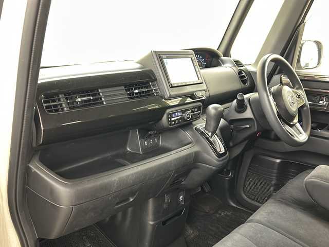 ホンダ Ｎ ＢＯＸ カスタム G L ホンダセンシング 道央・札幌 2019(平31)年 6.6万km プラチナホワイトパール /4WD//純正ナビ/（CD/SD/AM/FM/BT）//オートライト//衝突軽減ブレーキ//クルーズコントロール//レーンキープアシスト//バックカメラ//プッシュスタート//フォグライト//ステアリングリモコン//ヒーテッドミラー//ドアバイザー//横滑り防止装置//ECON//純正14インチAW