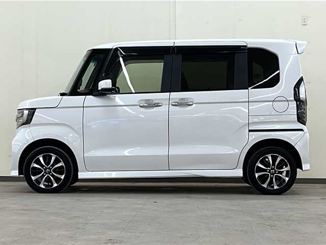 ホンダ Ｎ ＢＯＸ カスタム G L ホンダセンシング 道央・札幌 2019(平31)年 6.6万km プラチナホワイトパール /4WD//純正ナビ/（CD/SD/AM/FM/BT）//オートライト//衝突軽減ブレーキ//クルーズコントロール//レーンキープアシスト//バックカメラ//プッシュスタート//フォグライト//ステアリングリモコン//ヒーテッドミラー//ドアバイザー//横滑り防止装置//ECON//純正14インチAW