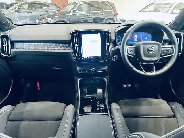 ボルボ ボルボ ＸＣ４０ アルティメット B4 AWDダークED 大阪府 2023(令5)年 1.2万km クリスタルホワイトP ハーマンカードン/ハーフレザー/パワーシート/Dシートメモリ/シートヒーター/ステアリングヒーター/ACC/BLIS/純正ナビ/360度カメラ/applecarplay/純正19インチAW/LEDヘッドライト/電動リアゲート/ワイヤレス充電