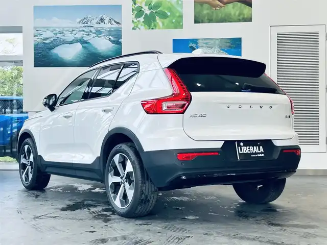 ボルボ ボルボ ＸＣ４０ アルティメット B4 AWDダークED 大阪府 2023(令5)年 1.2万km クリスタルホワイトP ハーマンカードン/ハーフレザー/パワーシート/Dシートメモリ/シートヒーター/ステアリングヒーター/ACC/BLIS/純正ナビ/360度カメラ/applecarplay/純正19インチAW/LEDヘッドライト/電動リアゲート/ワイヤレス充電