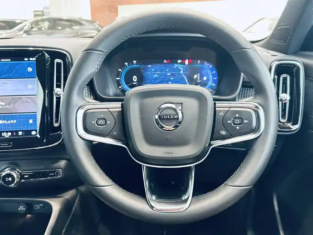 ボルボ ボルボ ＸＣ４０ アルティメット B4 AWDダークED 大阪府 2023(令5)年 1.2万km クリスタルホワイトP ハーマンカードン/ハーフレザー/パワーシート/Dシートメモリ/シートヒーター/ステアリングヒーター/ACC/BLIS/純正ナビ/360度カメラ/applecarplay/純正19インチAW/LEDヘッドライト/電動リアゲート/ワイヤレス充電
