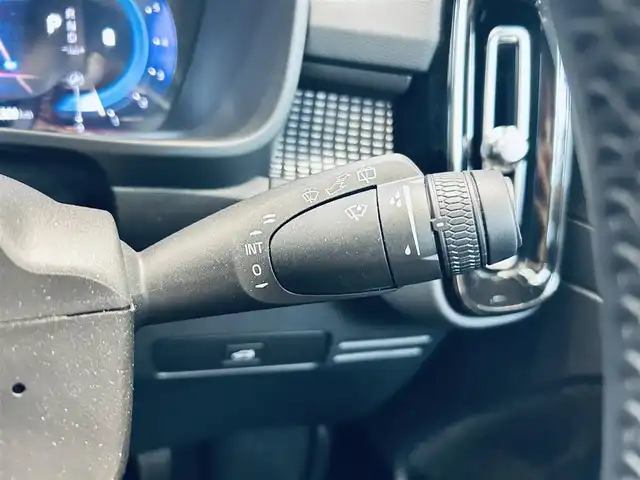 ボルボ ボルボ ＸＣ４０ アルティメット B4 AWDダークED 大阪府 2023(令5)年 1.2万km クリスタルホワイトP ハーマンカードン/ハーフレザー/パワーシート/Dシートメモリ/シートヒーター/ステアリングヒーター/ACC/BLIS/純正ナビ/360度カメラ/applecarplay/純正19インチAW/LEDヘッドライト/電動リアゲート/ワイヤレス充電