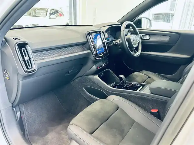 ボルボ ボルボ ＸＣ４０ アルティメット B4 AWDダークED 大阪府 2023(令5)年 1.2万km クリスタルホワイトP ハーマンカードン/ハーフレザー/パワーシート/Dシートメモリ/シートヒーター/ステアリングヒーター/ACC/BLIS/純正ナビ/360度カメラ/applecarplay/純正19インチAW/LEDヘッドライト/電動リアゲート/ワイヤレス充電