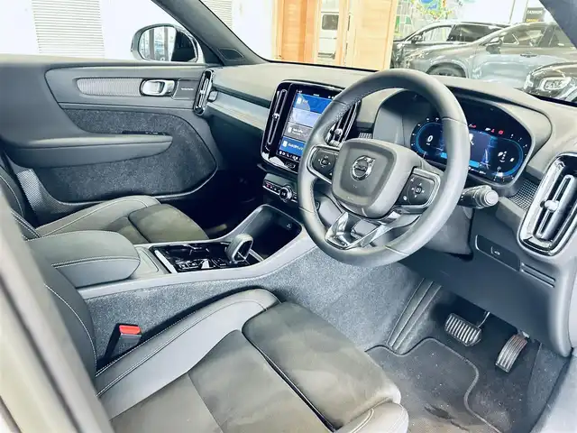 ボルボ ボルボ ＸＣ４０ アルティメット B4 AWDダークED 大阪府 2023(令5)年 1.2万km クリスタルホワイトP ハーマンカードン/ハーフレザー/パワーシート/Dシートメモリ/シートヒーター/ステアリングヒーター/ACC/BLIS/純正ナビ/360度カメラ/applecarplay/純正19インチAW/LEDヘッドライト/電動リアゲート/ワイヤレス充電