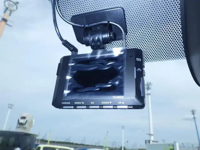 トヨタ ノア S－Z 千葉県 2024(令6)年 0.4万km ホワイトパールクリスタルシャイン Toyota Safety Sense/・プリクラッシュセーフティ/・レーンディパーチャーアラート/・オートハイビーム/・レーダークルーズコントロール/パワーバックドア/両側パワースライドドア/10.5インチ純正コネクティッドナビ/地デジTV/【DVD/CD再生機能　Bluetooth接続】/バックカメラ/ドライブレコーダー（前後撮影）【TZ-DR210】/ハーフレザーシート/前席シートヒーター/後席オットマン/革巻きステアリング/ステアリングスイッチ/ETC（2.0）/LEDヘッドライト/フォグライト/ウインカーミラー/クリアランスソナー/純正17インチアルミホイル/サイド/カーテンエアバッグ/スマートキー