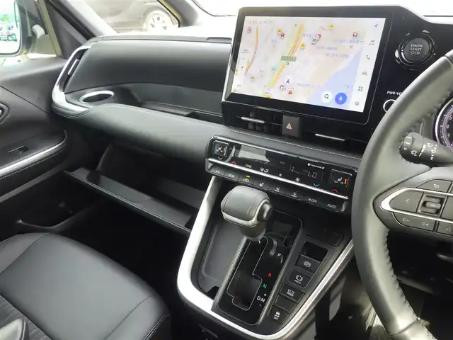 トヨタ ノア S－Z 千葉県 2024(令6)年 0.4万km ホワイトパールクリスタルシャイン Toyota Safety Sense/・プリクラッシュセーフティ/・レーンディパーチャーアラート/・オートハイビーム/・レーダークルーズコントロール/パワーバックドア/両側パワースライドドア/10.5インチ純正コネクティッドナビ/地デジTV/【DVD/CD再生機能　Bluetooth接続】/バックカメラ/ドライブレコーダー（前後撮影）【TZ-DR210】/ハーフレザーシート/前席シートヒーター/後席オットマン/革巻きステアリング/ステアリングスイッチ/ETC（2.0）/LEDヘッドライト/フォグライト/ウインカーミラー/クリアランスソナー/純正17インチアルミホイル/サイド/カーテンエアバッグ/スマートキー