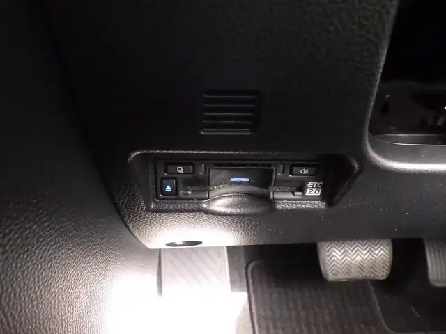 トヨタ ノア S－Z 千葉県 2024(令6)年 0.4万km ホワイトパールクリスタルシャイン Toyota Safety Sense/・プリクラッシュセーフティ/・レーンディパーチャーアラート/・オートハイビーム/・レーダークルーズコントロール/パワーバックドア/両側パワースライドドア/10.5インチ純正コネクティッドナビ/地デジTV/【DVD/CD再生機能　Bluetooth接続】/バックカメラ/ドライブレコーダー（前後撮影）【TZ-DR210】/ハーフレザーシート/前席シートヒーター/後席オットマン/革巻きステアリング/ステアリングスイッチ/ETC（2.0）/LEDヘッドライト/フォグライト/ウインカーミラー/クリアランスソナー/純正17インチアルミホイル/サイド/カーテンエアバッグ/スマートキー