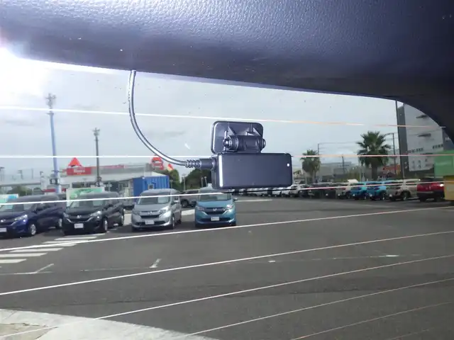 トヨタ ノア S－Z 千葉県 2024(令6)年 0.4万km ホワイトパールクリスタルシャイン Toyota Safety Sense/・プリクラッシュセーフティ/・レーンディパーチャーアラート/・オートハイビーム/・レーダークルーズコントロール/パワーバックドア/両側パワースライドドア/10.5インチ純正コネクティッドナビ/地デジTV/【DVD/CD再生機能　Bluetooth接続】/バックカメラ/ドライブレコーダー（前後撮影）【TZ-DR210】/ハーフレザーシート/前席シートヒーター/後席オットマン/革巻きステアリング/ステアリングスイッチ/ETC（2.0）/LEDヘッドライト/フォグライト/ウインカーミラー/クリアランスソナー/純正17インチアルミホイル/サイド/カーテンエアバッグ/スマートキー