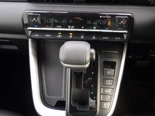 トヨタ ノア S－Z 千葉県 2024(令6)年 0.4万km ホワイトパールクリスタルシャイン Toyota Safety Sense/・プリクラッシュセーフティ/・レーンディパーチャーアラート/・オートハイビーム/・レーダークルーズコントロール/パワーバックドア/両側パワースライドドア/10.5インチ純正コネクティッドナビ/地デジTV/【DVD/CD再生機能　Bluetooth接続】/バックカメラ/ドライブレコーダー（前後撮影）【TZ-DR210】/ハーフレザーシート/前席シートヒーター/後席オットマン/革巻きステアリング/ステアリングスイッチ/ETC（2.0）/LEDヘッドライト/フォグライト/ウインカーミラー/クリアランスソナー/純正17インチアルミホイル/サイド/カーテンエアバッグ/スマートキー