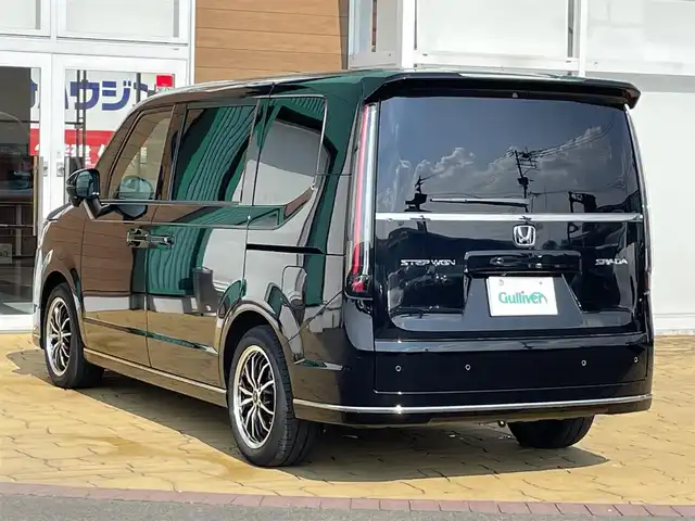 ホンダ ステップワゴン スパーダ 宮崎県 2024(令6)年 5.2万km クリスタルブラックパール 社外ディスプレイオーディオ(FH-8500DVS)/Bluetooth/USBジャック/ETC/バックカメラ/ACC/LKAS/両側パワースライドドア/電動リアゲート/シートヒーター/社外17インチアルミ/LEDヘッドライト/路外逸脱抑制機能/ブラインドスポットインフォメーション/踏み間違い衝突軽減システム/パドルシフト/パーキングセンサー