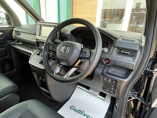 ホンダ ステップワゴン スパーダ 宮崎県 2024(令6)年 5.2万km クリスタルブラックパール 社外ディスプレイオーディオ(FH-8500DVS)/Bluetooth/USBジャック/ETC/バックカメラ/ACC/LKAS/両側パワースライドドア/電動リアゲート/シートヒーター/社外17インチアルミ/LEDヘッドライト/路外逸脱抑制機能/ブラインドスポットインフォメーション/踏み間違い衝突軽減システム/パドルシフト/パーキングセンサー