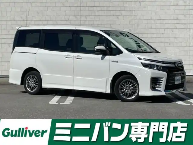 トヨタ ヴォクシー ハイブリッド ZS 福岡県 2017(平29)年 6万km ホワイトパールクリスタルシャイン 社外7型HDDナビ（フルセグTV/CD/DVD/BT）バックカメラ後席フリップダウンモニター両側パワスラ前後ドラレコETC純正フロアマット純正16インチアルミホイールスマートキープッシュスタート