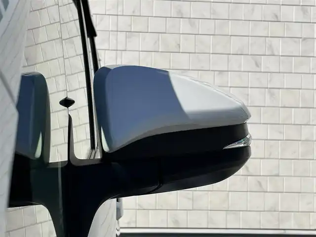 トヨタ ヴォクシー ハイブリッド ZS 福岡県 2017(平29)年 6万km ホワイトパールクリスタルシャイン 社外7型HDDナビ（フルセグTV/CD/DVD/BT）バックカメラ後席フリップダウンモニター両側パワスラ前後ドラレコETC純正フロアマット純正16インチアルミホイールスマートキープッシュスタート