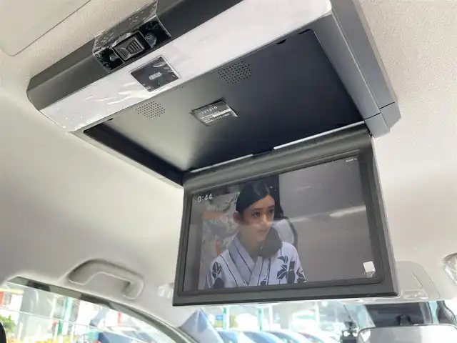 トヨタ ヴォクシー ハイブリッド ZS 福岡県 2017(平29)年 6万km ホワイトパールクリスタルシャイン 社外7型HDDナビ（フルセグTV/CD/DVD/BT）バックカメラ後席フリップダウンモニター両側パワスラ前後ドラレコETC純正フロアマット純正16インチアルミホイールスマートキープッシュスタート