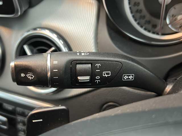 メルセデス・ベンツ ＧＬＡ１８０ 秋田県 2014(平26)年 14万km ジュピターレッド ・プッシュスタート/・スマートキー/・スペアキー/・黒ハーフ革シート/・MTモード付AT/・ディスプレイオーディオ/・Ｂｌｕｅｔｏｏｔｈ/・ＣＤ・ＣＤチェンジャー/・オートエアコン/・１８インチアルミホイール/・ドアバイザー