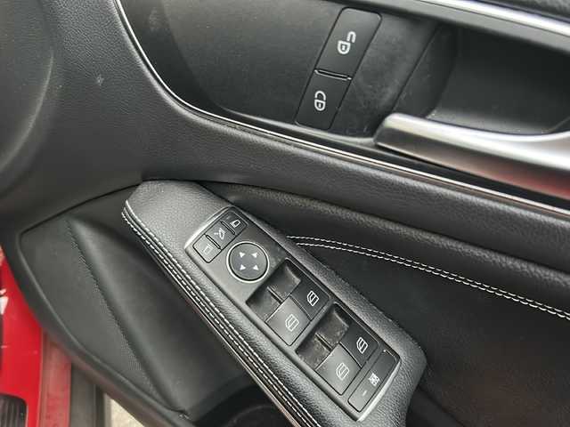 メルセデス・ベンツ ＧＬＡ１８０ 秋田県 2014(平26)年 14万km ジュピターレッド ・プッシュスタート/・スマートキー/・スペアキー/・黒ハーフ革シート/・MTモード付AT/・ディスプレイオーディオ/・Ｂｌｕｅｔｏｏｔｈ/・ＣＤ・ＣＤチェンジャー/・オートエアコン/・１８インチアルミホイール/・ドアバイザー