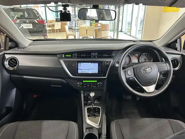 トヨタ オーリス 150X Sパッケージ 道央・札幌 2014(平26)年 8.8万km ブラックマイカ /ワンオーナー//4WD//純正SDナビ/(CD/AM/FM/BT/フルセグ)//寒冷地仕様//フロントワイパーデアイサー//AFS//ETC//HIDヘッドライト//フォグライト//12V/120W//横滑り防止//前後ドライブレコーダー//オートライト//レザーステアリング//ステアリングスイッチ//ツィーター//バニティミラー//ウィンカーミラー//オールオートパワーウィンドウ//純正フロアマット//プッシュスタート//スマートキー//社外AW195/65/15　2022年製/　冬タイヤセット　6分山積み込み//取扱説明書//ナビ説明書//保証書