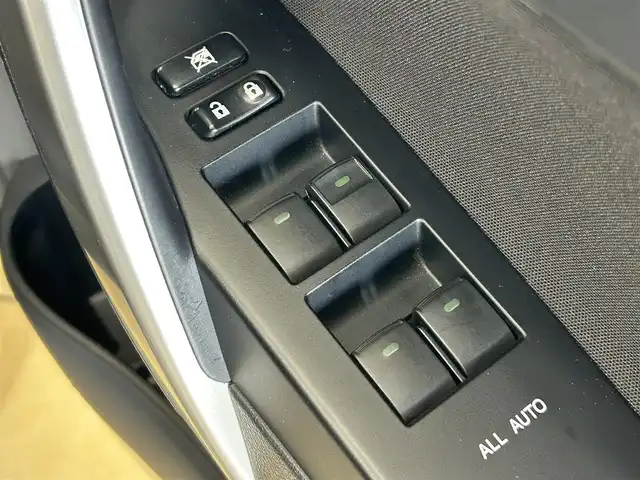 トヨタ オーリス 150X Sパッケージ 道央・札幌 2014(平26)年 8.8万km ブラックマイカ /ワンオーナー//4WD//純正SDナビ/(CD/AM/FM/BT/フルセグ)//寒冷地仕様//フロントワイパーデアイサー//AFS//ETC//HIDヘッドライト//フォグライト//12V/120W//横滑り防止//前後ドライブレコーダー//オートライト//レザーステアリング//ステアリングスイッチ//ツィーター//バニティミラー//ウィンカーミラー//オールオートパワーウィンドウ//純正フロアマット//プッシュスタート//スマートキー//社外AW195/65/15　2022年製/　冬タイヤセット　6分山積み込み//取扱説明書//ナビ説明書//保証書