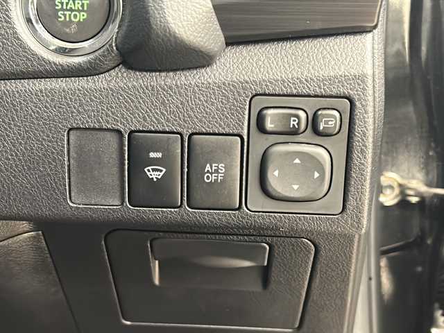 トヨタ オーリス 150X Sパッケージ 道央・札幌 2014(平26)年 8.8万km ブラックマイカ /ワンオーナー//4WD//純正SDナビ/(CD/AM/FM/BT/フルセグ)//寒冷地仕様//フロントワイパーデアイサー//AFS//ETC//HIDヘッドライト//フォグライト//12V/120W//横滑り防止//前後ドライブレコーダー//オートライト//レザーステアリング//ステアリングスイッチ//ツィーター//バニティミラー//ウィンカーミラー//オールオートパワーウィンドウ//純正フロアマット//プッシュスタート//スマートキー//社外AW195/65/15　2022年製/　冬タイヤセット　6分山積み込み//取扱説明書//ナビ説明書//保証書