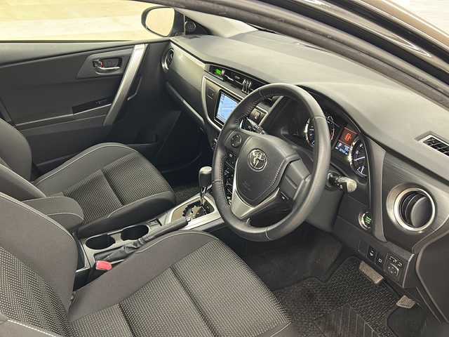 トヨタ オーリス 150X Sパッケージ 道央・札幌 2014(平26)年 8.8万km ブラックマイカ /ワンオーナー//4WD//純正SDナビ/(CD/AM/FM/BT/フルセグ)//寒冷地仕様//フロントワイパーデアイサー//AFS//ETC//HIDヘッドライト//フォグライト//12V/120W//横滑り防止//前後ドライブレコーダー//オートライト//レザーステアリング//ステアリングスイッチ//ツィーター//バニティミラー//ウィンカーミラー//オールオートパワーウィンドウ//純正フロアマット//プッシュスタート//スマートキー//社外AW195/65/15　2022年製/　冬タイヤセット　6分山積み込み//取扱説明書//ナビ説明書//保証書