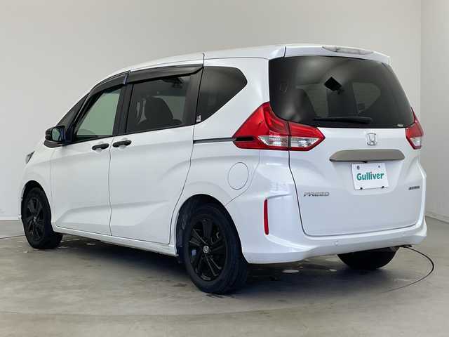 ホンダ フリード ハイブリット G ブラックスタイル 新潟県 2022(令4)年 6.8万km プラチナホワイトパール 9インチ純正メモリナビ/　フルセグTV/Bluetooth/CD/DVD/USB/HDMI/衝突被害軽減ブレーキ/レーンキープアシスト/レーダークルーズコントロール/コーナーセンサー/フリップダウンモニター/前後ドライブレコーダー【DRH-224SD】/前席シートヒーター/バックモニター/ビルトインETC/ステアリングスイッチ