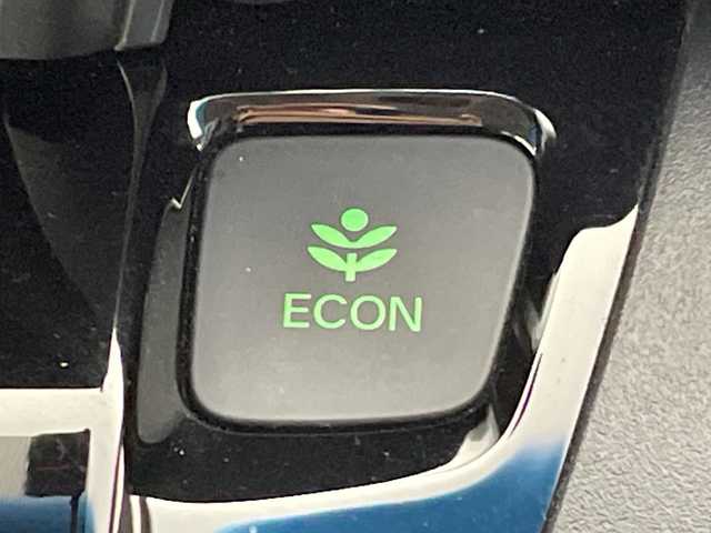 ホンダ フリード ハイブリット G ブラックスタイル 新潟県 2022(令4)年 6.8万km プラチナホワイトパール 9インチ純正メモリナビ/　フルセグTV/Bluetooth/CD/DVD/USB/HDMI/衝突被害軽減ブレーキ/レーンキープアシスト/レーダークルーズコントロール/コーナーセンサー/フリップダウンモニター/前後ドライブレコーダー【DRH-224SD】/前席シートヒーター/バックモニター/ビルトインETC/ステアリングスイッチ