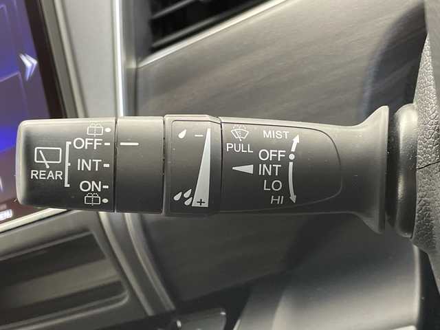 ホンダ フリード ハイブリット G ブラックスタイル 新潟県 2022(令4)年 6.8万km プラチナホワイトパール 9インチ純正メモリナビ/　フルセグTV/Bluetooth/CD/DVD/USB/HDMI/衝突被害軽減ブレーキ/レーンキープアシスト/レーダークルーズコントロール/コーナーセンサー/フリップダウンモニター/前後ドライブレコーダー【DRH-224SD】/前席シートヒーター/バックモニター/ビルトインETC/ステアリングスイッチ