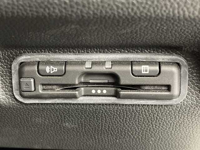 ホンダ フリード ハイブリット G ブラックスタイル 新潟県 2022(令4)年 6.8万km プラチナホワイトパール 9インチ純正メモリナビ/　フルセグTV/Bluetooth/CD/DVD/USB/HDMI/衝突被害軽減ブレーキ/レーンキープアシスト/レーダークルーズコントロール/コーナーセンサー/フリップダウンモニター/前後ドライブレコーダー【DRH-224SD】/前席シートヒーター/バックモニター/ビルトインETC/ステアリングスイッチ