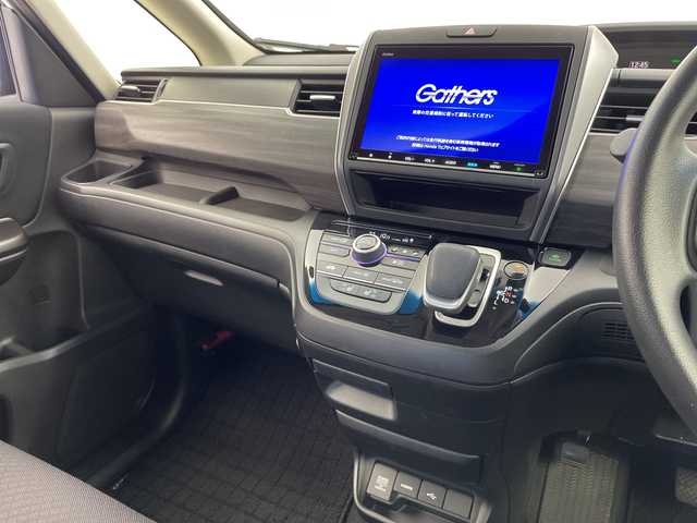 ホンダ フリード ハイブリット G ブラックスタイル 新潟県 2022(令4)年 6.8万km プラチナホワイトパール 9インチ純正メモリナビ/　フルセグTV/Bluetooth/CD/DVD/USB/HDMI/衝突被害軽減ブレーキ/レーンキープアシスト/レーダークルーズコントロール/コーナーセンサー/フリップダウンモニター/前後ドライブレコーダー【DRH-224SD】/前席シートヒーター/バックモニター/ビルトインETC/ステアリングスイッチ