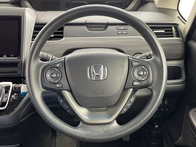 ホンダ フリード ハイブリット G ブラックスタイル 新潟県 2022(令4)年 6.8万km プラチナホワイトパール 9インチ純正メモリナビ/　フルセグTV/Bluetooth/CD/DVD/USB/HDMI/衝突被害軽減ブレーキ/レーンキープアシスト/レーダークルーズコントロール/コーナーセンサー/フリップダウンモニター/前後ドライブレコーダー【DRH-224SD】/前席シートヒーター/バックモニター/ビルトインETC/ステアリングスイッチ