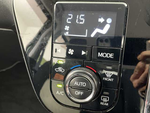 トヨタ パッソ モーダ　Gパッケージ 岐阜県 2019(平31)年 2.8万km ダークエメラルドマイカ 純正7インチナビ/AM/FM/CD/DVD/SD/BT/USB/ワンセグ/バックカメラ/ビルトインETC/D席シートヒーター/LEDヘッドライト/フォグランプ/前後コ－ナーセンサー/寒冷地仕様/プリクラッシュセーフティ/レーンキープアシスト/アイドリングストップ/プッシュスタート/スマートキー/スペアキー/純正フロアマット/純正サイドバイザー/純正14インチAW