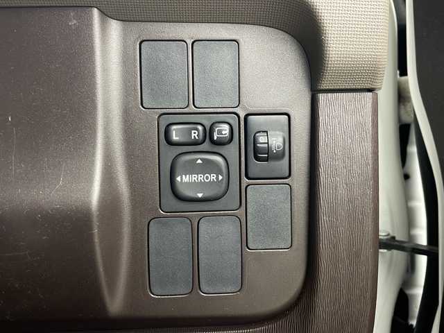 トヨタ パッソ X 秋田県 2014(平26)年 10.5万km ホワイト 4WD/社外メモリナビ/ワンセグTV/AM/FM/CD/バックカメラ　/前後ドライブレコーダー/ETC/HIDライト　/横滑り防止装置　/電動格納ミラー　/ヘッドライトレベライザー　/リモコンキー　/純正フロアマット　/社外アルミホイール/取扱説明書