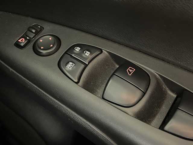 日産 セレナ e－パワー ハイウェイスター V 福岡県 2019(平31)年 4.4万km ダイヤモンドブラック 純正ディーラーナビ（CD/DVD/AUX/Bluetooth） 全方位車外カメラ フルセグ プロパイロット 純正ビルトインETC 3列シート WAC 前後コーナーセンサー 前方ドライブレコーダー フルフラットシート ウォークスルー 純正フロアマット 両側パワースライドドア LEDヘッドライト 衝突被害軽減システム 保証書付き 取扱説明書付き スマートキー スペアキー