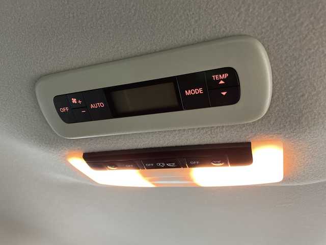 日産 セレナ e－パワー ハイウェイスター V 福岡県 2019(平31)年 4.4万km ダイヤモンドブラック 純正ディーラーナビ（CD/DVD/AUX/Bluetooth） 全方位車外カメラ フルセグ プロパイロット 純正ビルトインETC 3列シート WAC 前後コーナーセンサー 前方ドライブレコーダー フルフラットシート ウォークスルー 純正フロアマット 両側パワースライドドア LEDヘッドライト 衝突被害軽減システム 保証書付き 取扱説明書付き スマートキー スペアキー