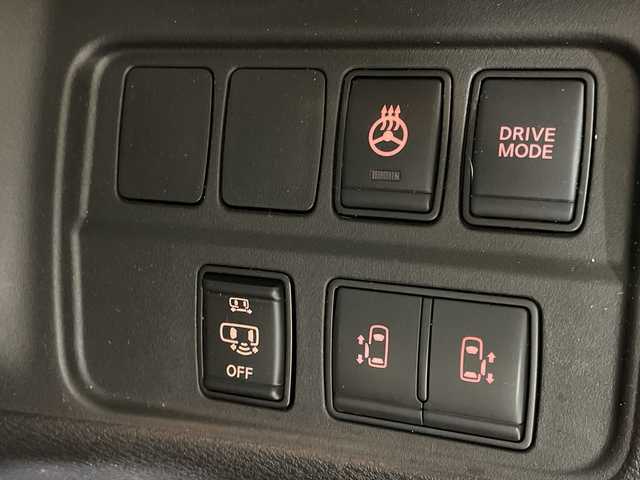 日産 セレナ e－パワー ハイウェイスター V 福岡県 2019(平31)年 4.4万km ダイヤモンドブラック 純正ディーラーナビ（CD/DVD/AUX/Bluetooth） 全方位車外カメラ フルセグ プロパイロット 純正ビルトインETC 3列シート WAC 前後コーナーセンサー 前方ドライブレコーダー フルフラットシート ウォークスルー 純正フロアマット 両側パワースライドドア LEDヘッドライト 衝突被害軽減システム 保証書付き 取扱説明書付き スマートキー スペアキー