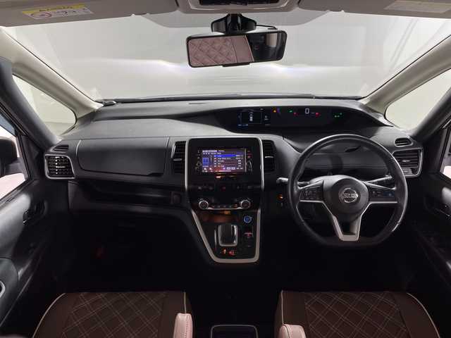 日産 セレナ e－パワー ハイウェイスター V 福岡県 2019(平31)年 4.4万km ダイヤモンドブラック 純正ディーラーナビ（CD/DVD/AUX/Bluetooth） 全方位車外カメラ フルセグ プロパイロット 純正ビルトインETC 3列シート WAC 前後コーナーセンサー 前方ドライブレコーダー フルフラットシート ウォークスルー 純正フロアマット 両側パワースライドドア LEDヘッドライト 衝突被害軽減システム 保証書付き 取扱説明書付き スマートキー スペアキー