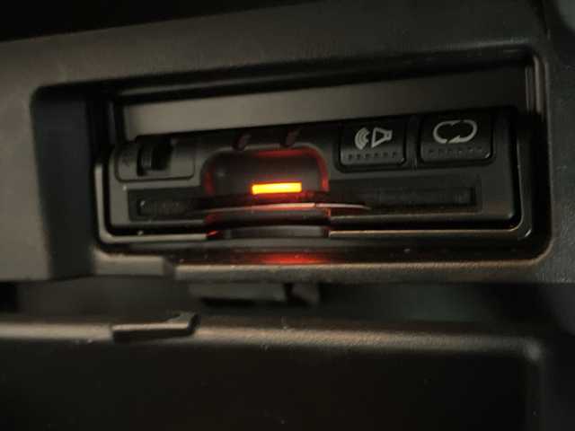 日産 セレナ e－パワー ハイウェイスター V 福岡県 2019(平31)年 4.4万km ダイヤモンドブラック 純正ディーラーナビ（CD/DVD/AUX/Bluetooth） 全方位車外カメラ フルセグ プロパイロット 純正ビルトインETC 3列シート WAC 前後コーナーセンサー 前方ドライブレコーダー フルフラットシート ウォークスルー 純正フロアマット 両側パワースライドドア LEDヘッドライト 衝突被害軽減システム 保証書付き 取扱説明書付き スマートキー スペアキー