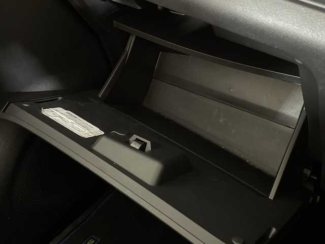 日産 セレナ e－パワー ハイウェイスター V 福岡県 2019(平31)年 4.4万km ダイヤモンドブラック 純正ディーラーナビ（CD/DVD/AUX/Bluetooth） 全方位車外カメラ フルセグ プロパイロット 純正ビルトインETC 3列シート WAC 前後コーナーセンサー 前方ドライブレコーダー フルフラットシート ウォークスルー 純正フロアマット 両側パワースライドドア LEDヘッドライト 衝突被害軽減システム 保証書付き 取扱説明書付き スマートキー スペアキー