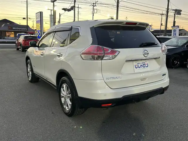 日産 エクストレイル ハイブリッド 20X エマージェンシーブレーキ 群馬県 2015(平27)年 8.2万km ブリリアントホワイトパール (株)IDOMが運営する【じしゃロン伊勢崎店】の自社ローン専用車両になりますこちらは現金またはオートローンご利用時の価格です。自社ローンご希望の方は別途その旨お申付け下さい/4WD/エマージェンシーブレーキ/純正SDナビゲーション/アラウンドビューモニター/CD/DVD/SD/BT/USB/AUX/ワンセグTV/クルーズコントロール/前席シートヒーター/コーナーセンサー/ETC/LEDヘッドライト/オートライト/フォグライト/ドアバイザー/純正フロアマット